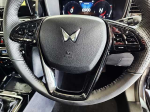 Mahindra XUV 3XO 1.2T AX5 manual - Image 14