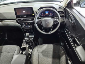 Mahindra XUV 3XO 1.2T AX5 manual - Image 16