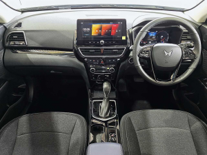 Mahindra XUV 3XO 1.2T AX5L - Image 12