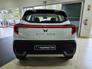 Mahindra XUV 3XO 1.2T AX5L - Image 5
