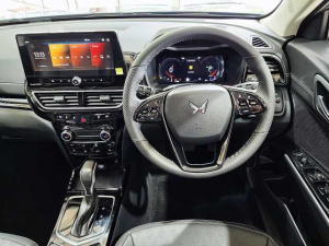 Mahindra XUV 3XO 1.2T AX7L - Image 12