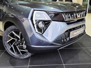 Mahindra XUV 3XO 1.2T AX7L - Image 2