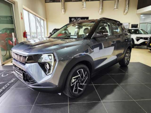 Mahindra XUV 3XO 1.2T AX7L - Image 4
