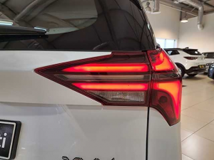 Mahindra XUV700 2.0T AX7L - Image 5