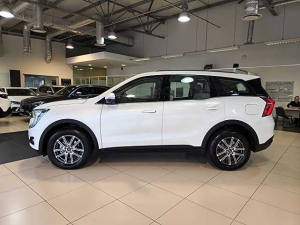 Mahindra XUV700 2.0T AX7L - Image 7