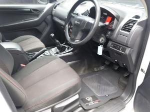 Isuzu D-Max 250 4x4 Hi-Ride - Image 9