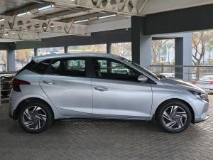 Hyundai i20 1.0T Fluid manual - Image 8