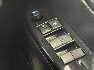 Toyota Hilux 2.4GD-6 double cab 4x4 Raider manual - Image 16