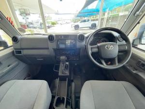 Toyota Land Cruiser 79 2.8GD-6 double cab - Image 6