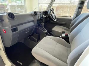 Toyota Land Cruiser 79 2.8GD-6 double cab - Image 7