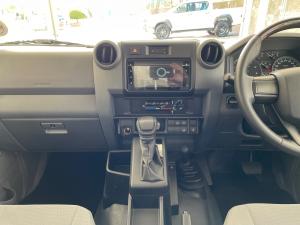 Toyota Land Cruiser 79 2.8GD-6 double cab - Image 10