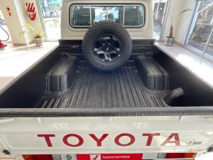 Toyota Land Cruiser 79 2.8GD-6 double cab - Image 12