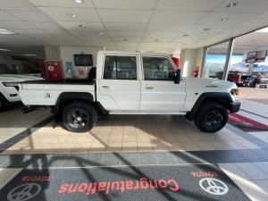 Toyota Land Cruiser 79 2.8GD-6 double cab - Image 3
