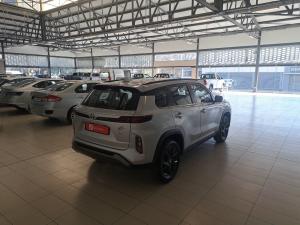 Toyota Urban Cruiser 1.5 XR manual - Image 2