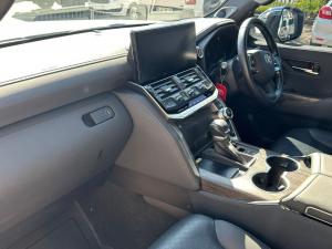 Toyota Land Cruiser 300 3.3D ZX - Image 7