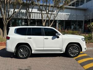 Toyota Land Cruiser 300 3.3D ZX - Image 3
