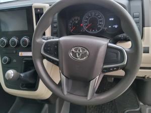 Toyota Quantum 2.8 SLWB bus 14-seater GL manual - Image 8