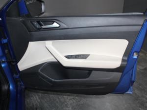 Volkswagen Polo 1.6 Tiptronic - Image 15
