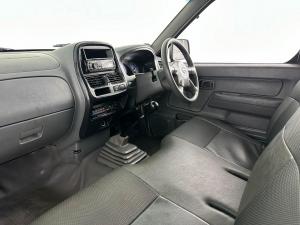 Nissan Hardbody NP300 2.5 TDi LWBS/C - Image 16