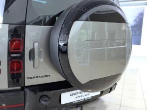 Land Rover Defender 110 D300 X-Dynamic HSE - Image 14