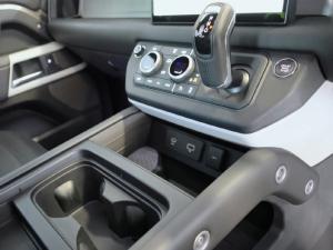 Land Rover Defender 110 D300 X-Dynamic HSE - Image 21