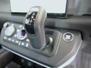 Land Rover Defender 110 D300 X-Dynamic HSE - Image 23