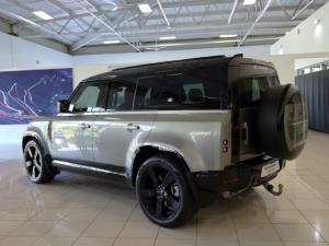 Land Rover Defender 110 D300 X-Dynamic HSE - Image 4