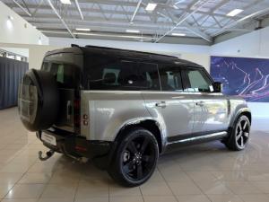 Land Rover Defender 110 D300 X-Dynamic HSE - Image 6