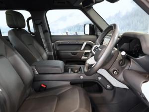 Land Rover Defender 110 D300 X-Dynamic HSE - Image 7