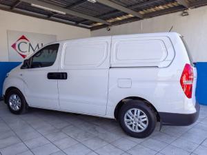 Hyundai H-1 2.5VGTi panel van - Image 10