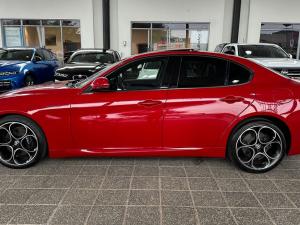 Alfa Romeo Giulia 2.0T Veloce - Image 10