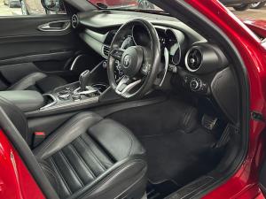 Alfa Romeo Giulia 2.0T Veloce - Image 11