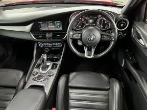 Alfa Romeo Giulia 2.0T Veloce - Image 13