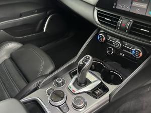 Alfa Romeo Giulia 2.0T Veloce - Image 16