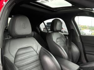 Alfa Romeo Giulia 2.0T Veloce - Image 20