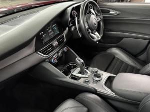 Alfa Romeo Giulia 2.0T Veloce - Image 9