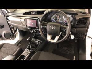 Toyota Hilux 2.4GD-6 single cab 4x4 Raider manual - Image 6