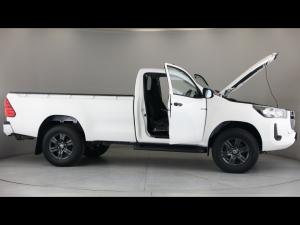 Toyota Hilux 2.4GD-6 single cab 4x4 Raider manual - Image 8