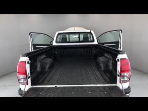 Toyota Hilux 2.4GD-6 single cab 4x4 Raider manual - Image 17
