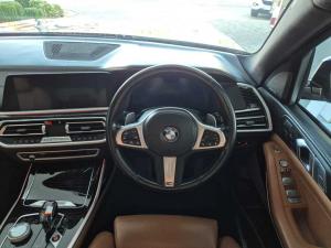 BMW X7 M50d - Image 11