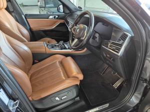 BMW X7 M50d - Image 12