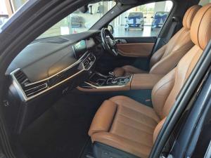 BMW X7 M50d - Image 14