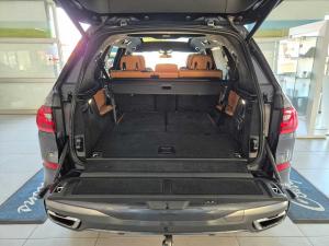 BMW X7 M50d - Image 7
