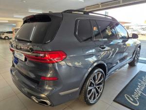 BMW X7 M50d - Image 9