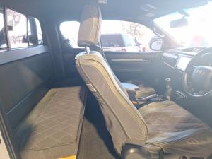 Toyota Hilux 2.8GD-6 Xtra cab Legend manual - Image 21