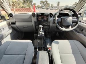 Toyota Land Cruiser 79 2.8GD-6 double cab - Image 6
