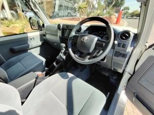 Toyota Land Cruiser 79 2.8GD-6 double cab - Image 7