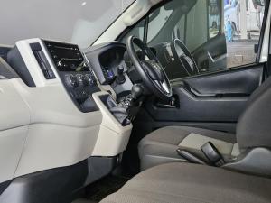Toyota Quantum 2.8 SLWB panel van - Image 7