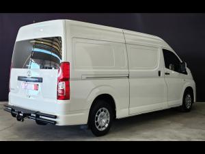 Toyota Quantum 2.8 SLWB panel van - Image 2