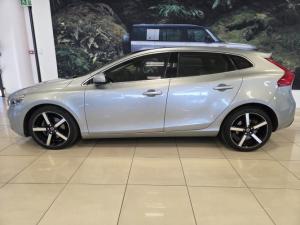 Volvo V40 T4 Excel auto - Image 2